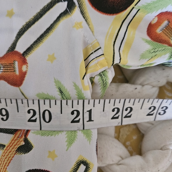 Revolution Clothing Men's Guitar Print Satin Tropical Hawaiian Shirt Size M - Picture 4 of 6